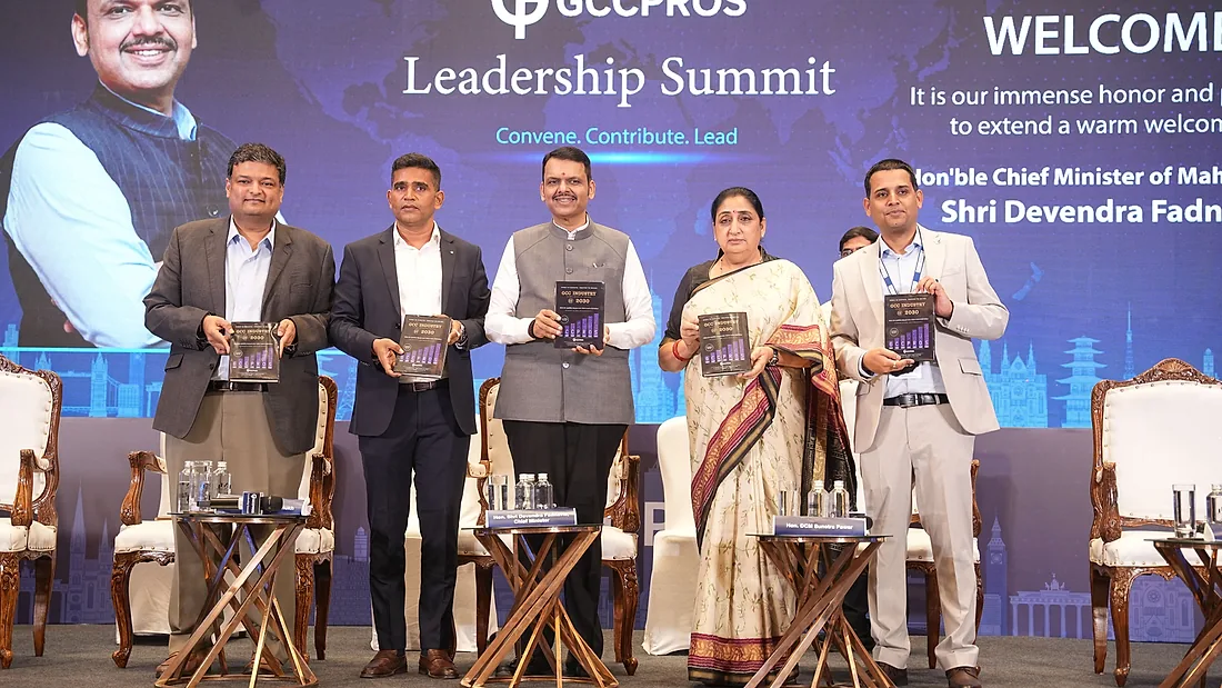 Hon'ble Chief Minister Devendra Fadnavis unveils the GCC Industry @ 2030 report at the GCC Leadership Summit, Pune